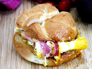 Bacon, egg & cheddar breakfast sandwich