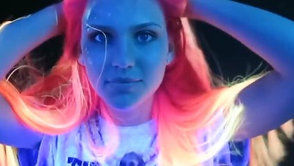 Could glow-in-the-dark hair be the next new trend?