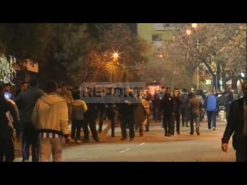 Report TV - Derbi, kontroll ‘blic’ në stadium dhe përplasje me tifozëve