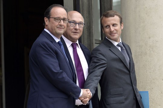 Emmanuel Macron réagit au renoncement de François Hollande: C'est une décision courageuse