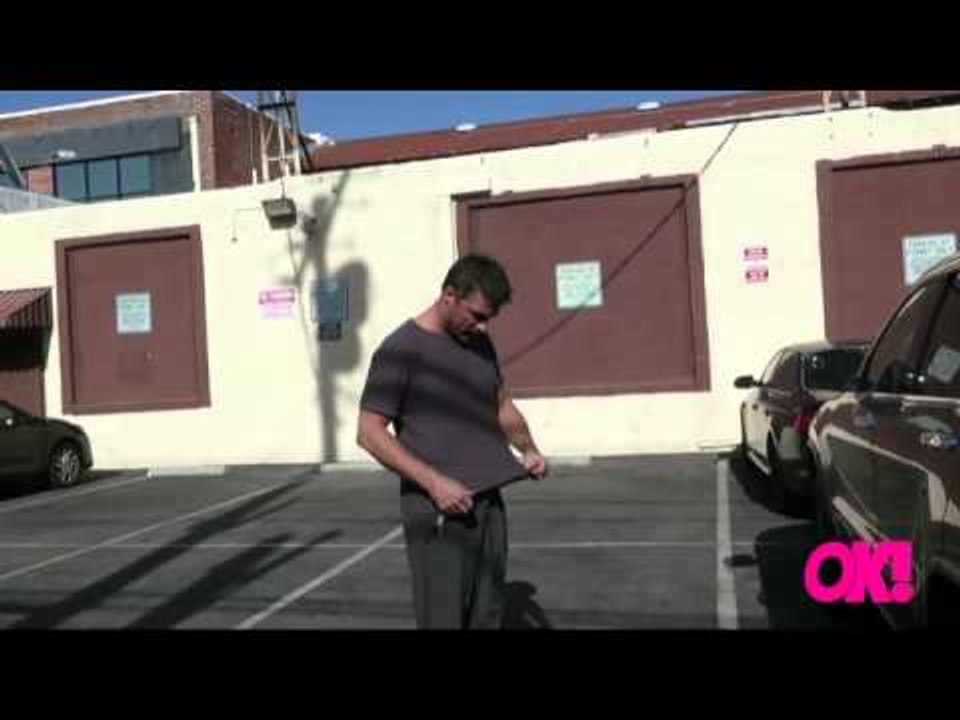 Chris Soules lifts his shirt up after Dancing W...