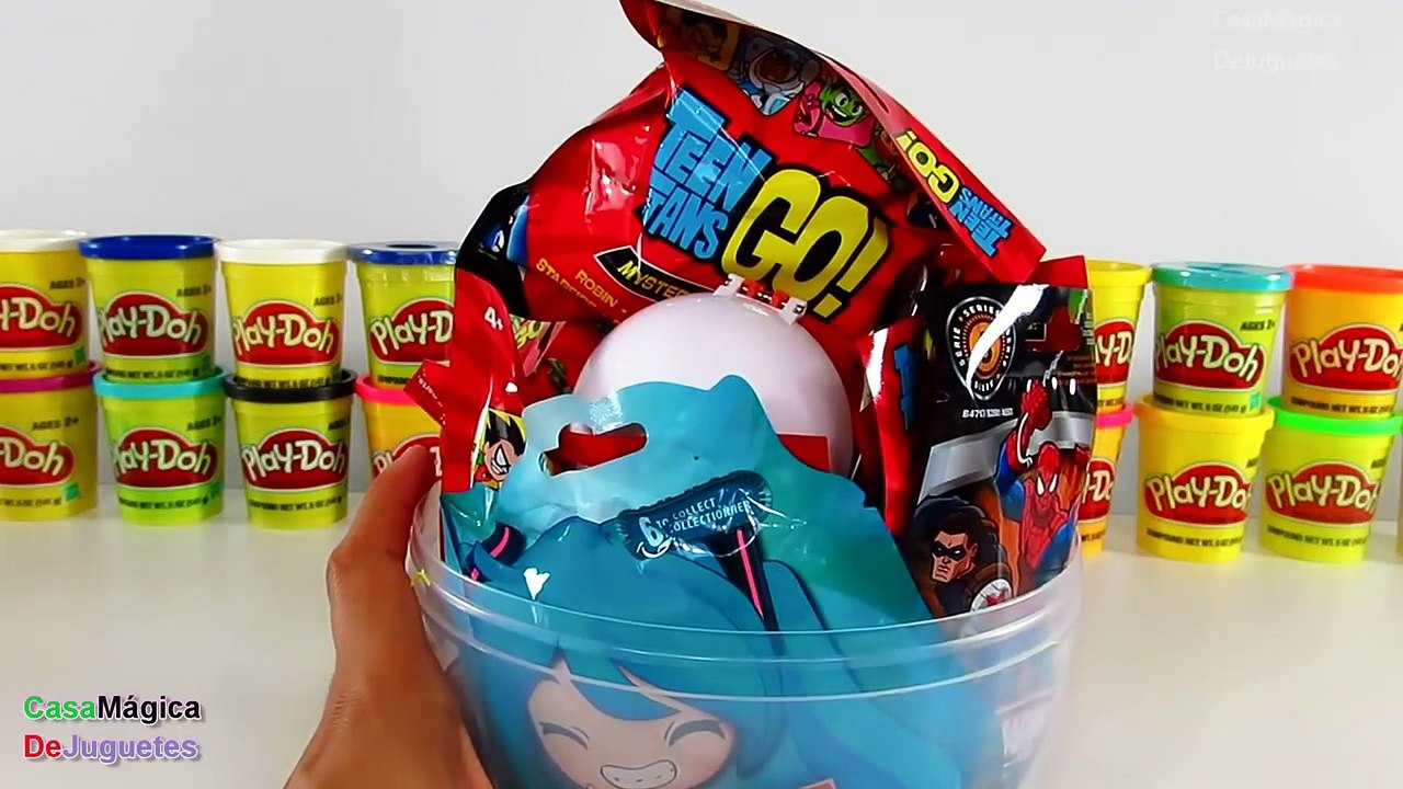 Huevo Sorpresa Gigante de Chico Bestia Beast Boy de Teen Titans Go de Plastilina Play-Doh