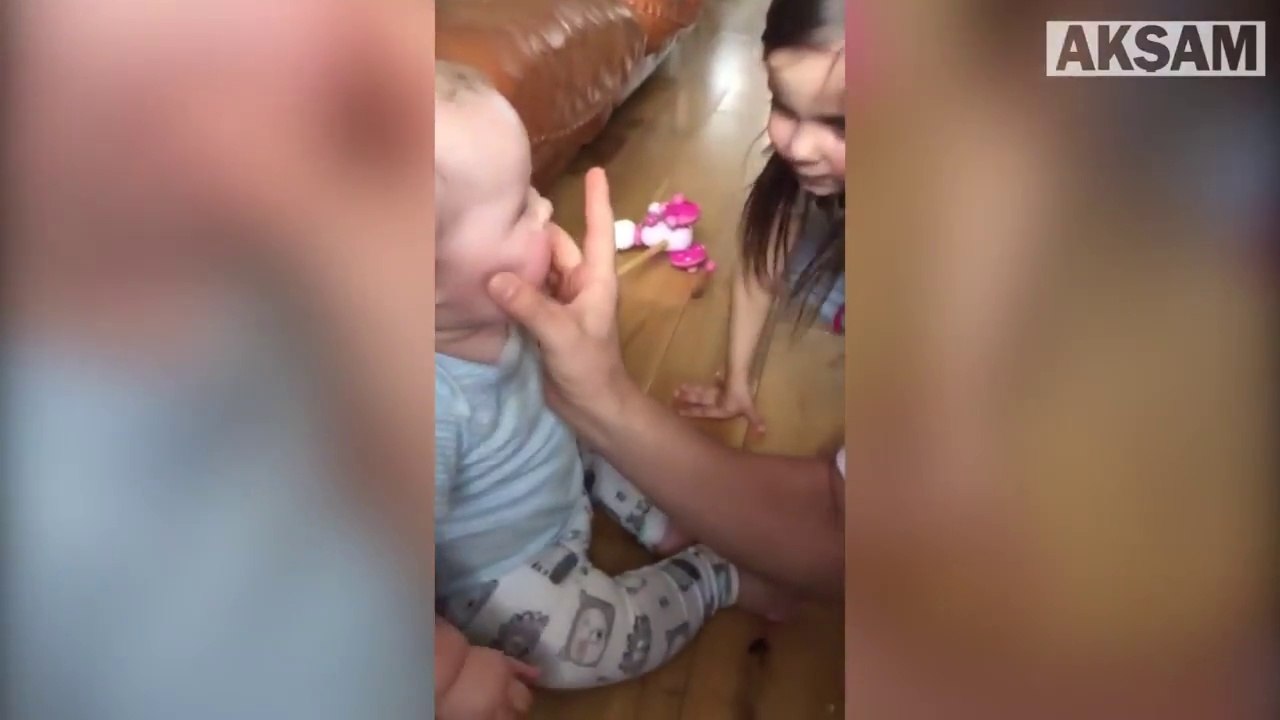 Gülerken Koyun Gibi Meleyen Bebek