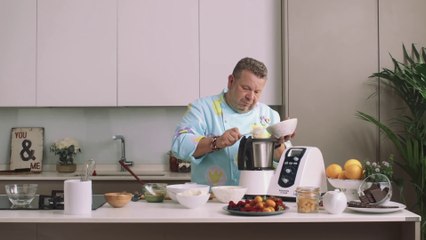 Chicote prepara pastelitos de turrón con Taurus Mycook