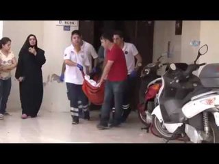 Annesini Bıçaklayıp Babasını Rehin Aldı