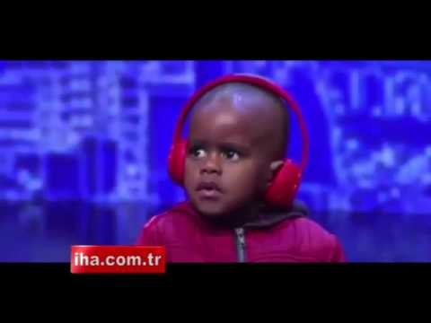 İnternette fenomen oldu! 4 yaşındaki küçük çocuk performansıyla herkesi şaşırttı