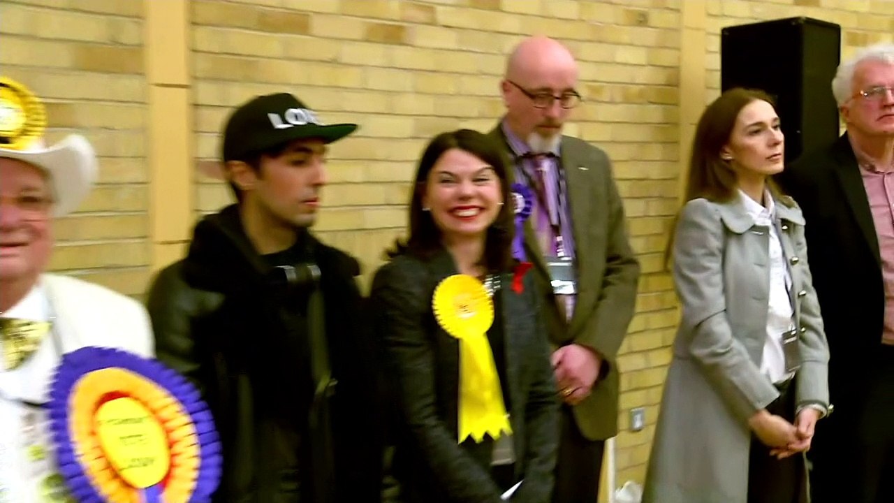 Lib Dem Sarah Olney unseats Zac Goldsmith in Ri...
