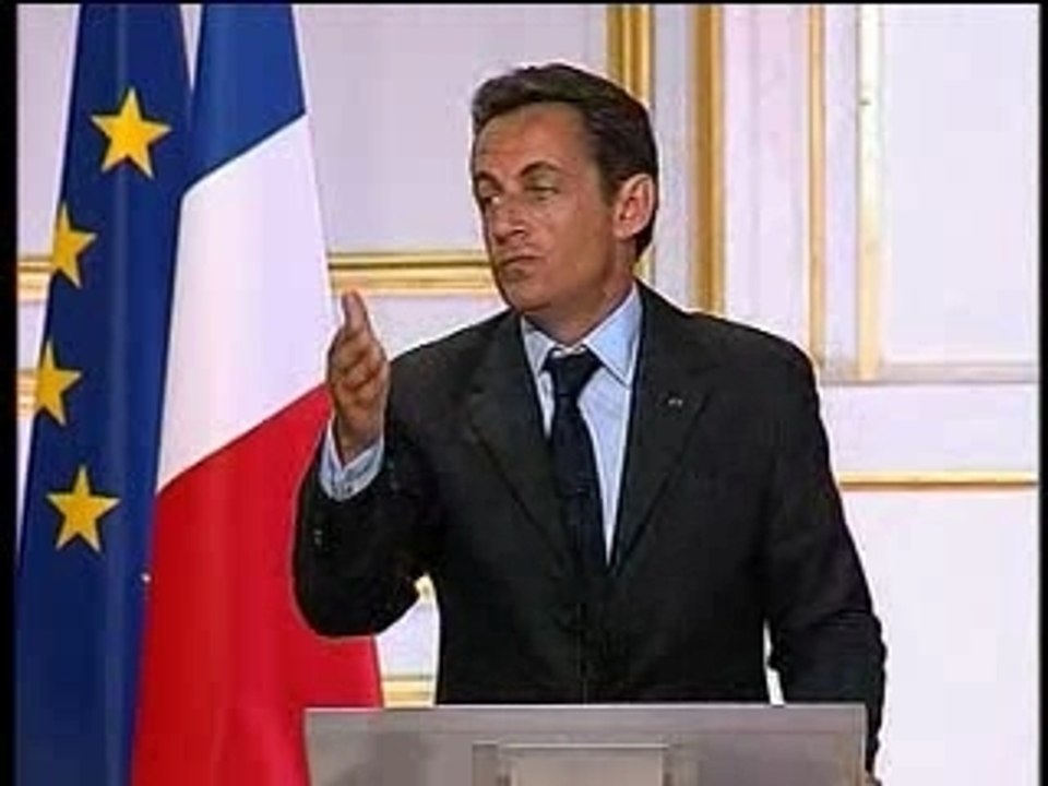 Nicolas Sarkozy,  installation commission Attali