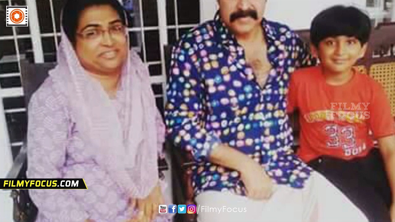 Mammootty and Uppum Mulakum Team At  Puthan Panam Location - Filmyfocus.com