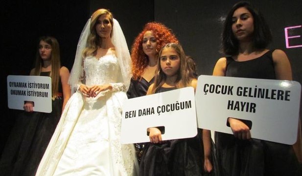 Defilede siyah gelinlik giyen çocuklar çocuk yaşta evliliklere 'hayır' dedi