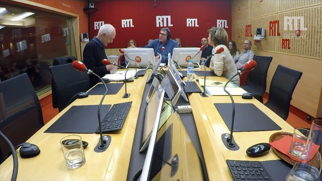 Hollande est rentré dans l'Histoire par la porte de sortie , selon Nicolas Domenach