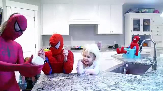 Giochi di uomo ragno nelluovo Sorpresa Gigante - uomo ragno nella vita reale