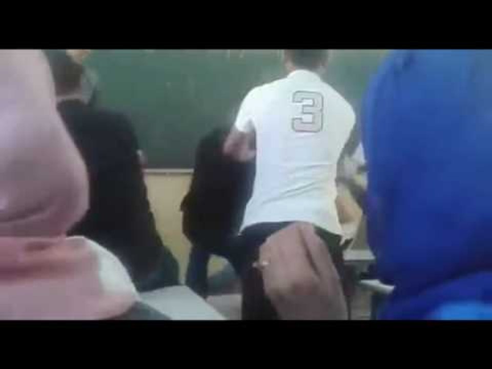 لاحول ولا قوة الا بالله أستاذ مع تلميذ ديالو نوضوها مضاربة في القسم بمعهد محمد الخامس