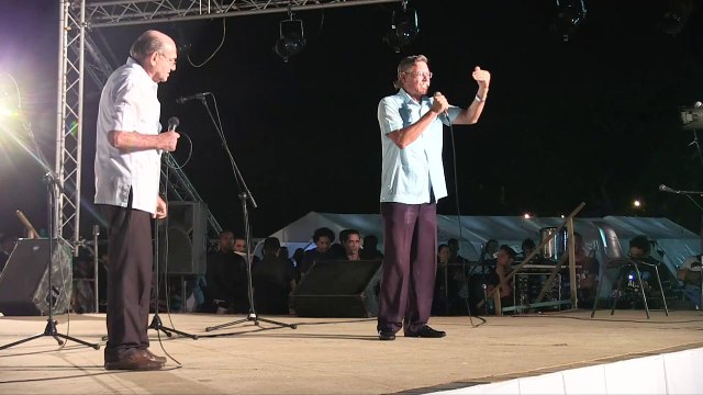 Cubanos cantam para se despedir de Fidel