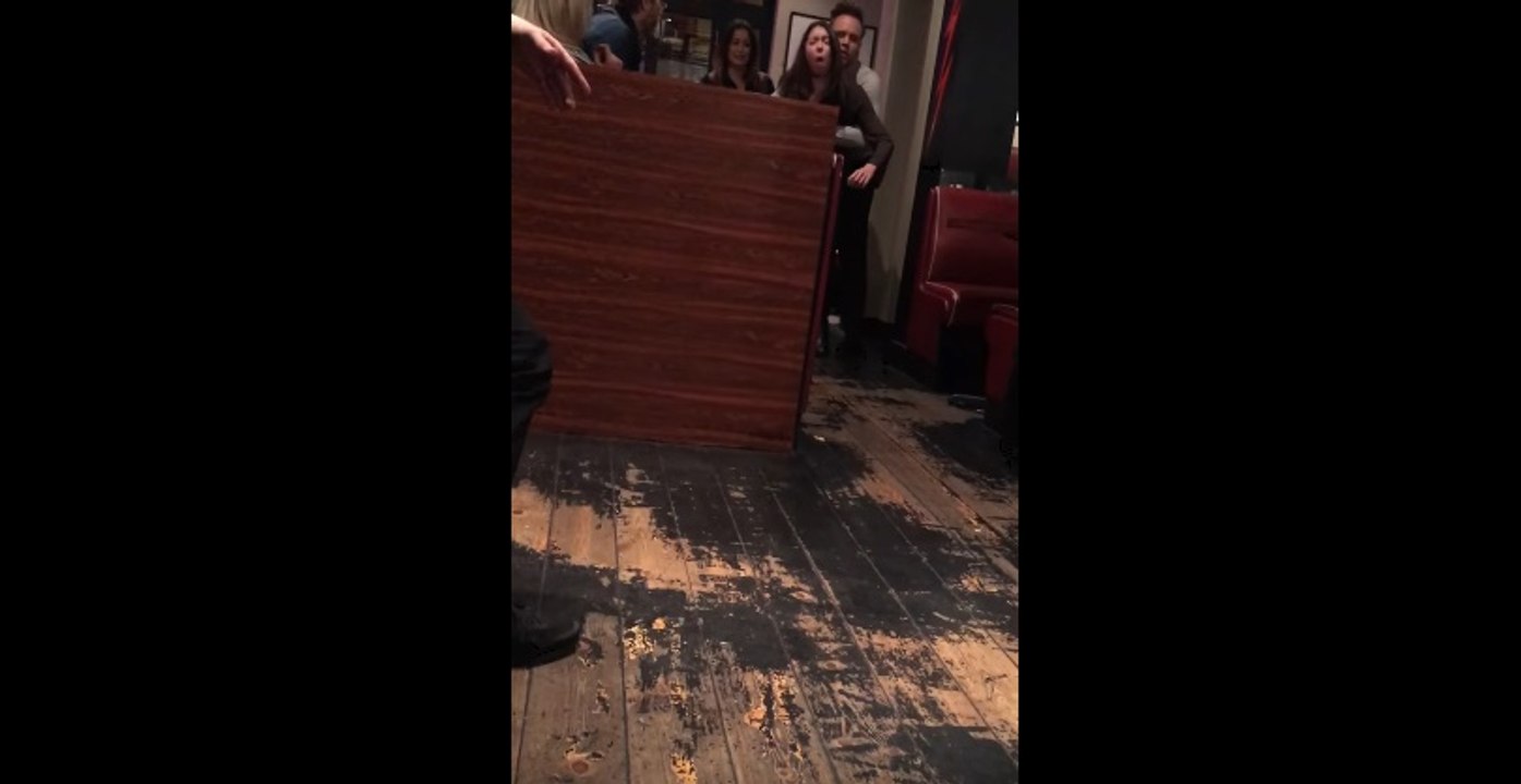 Le chanteur Olly Murs sauve une femme de l'étouffement