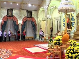 থাইল্যান্ডের নতুন রাজা যুবরাজ মাহভাজিরালংকর্ণের দায়িত্ব গ্রহণ