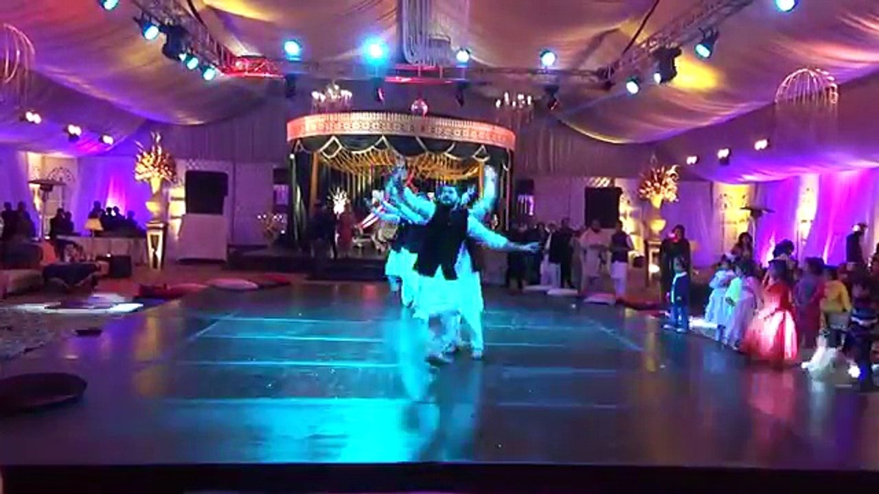 Shahrukh Wedding Best Mehandi Dance 2016