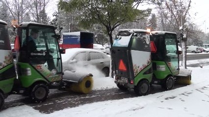 KOCASİNAN BELEDİYESİNDEN KESİNTİSİZ KAR TEMİZLEME HİZMETİ