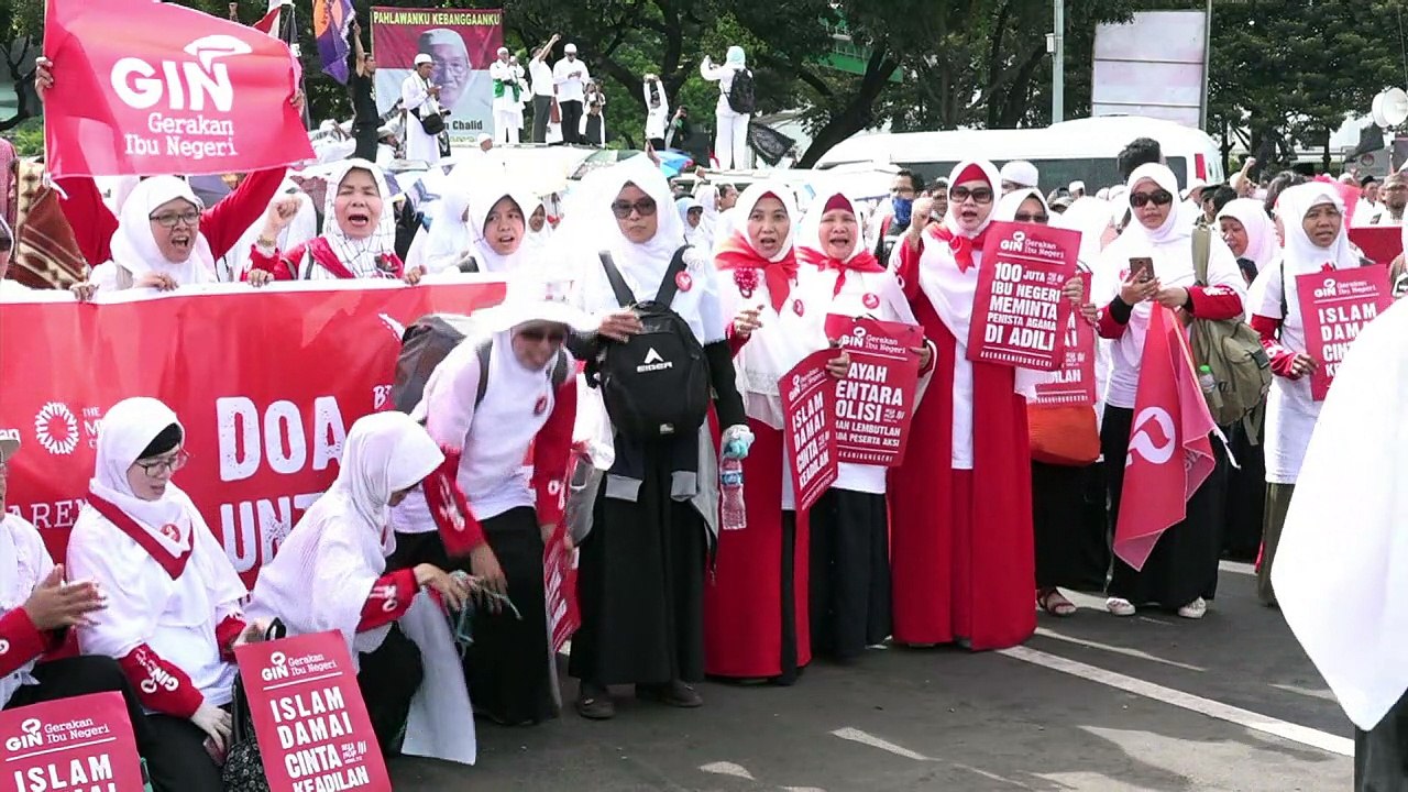 Indonésia: muçulmanos pedem detenção de governador cristão