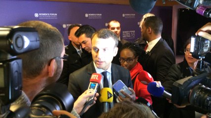 Macron salue la décision "courageuse" de Hollande