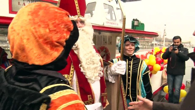 Saint-Nicolas a amarré au port de Bruxelles