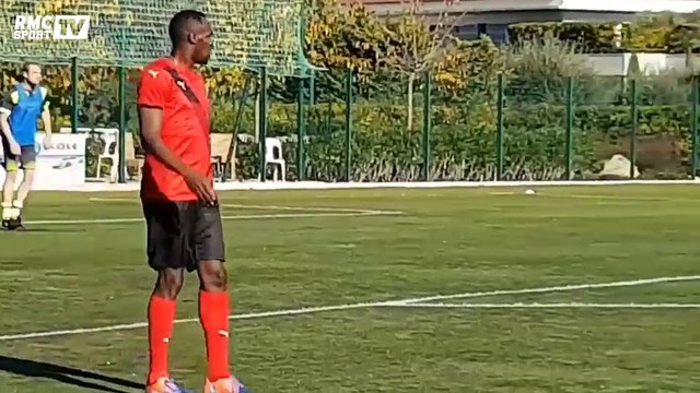 Usain Bolt joue au foot avec les amateurs du JS St-Jean Beaulieu