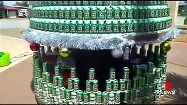 Sapin de Noël géant version alcoolo avec des canettes de bière