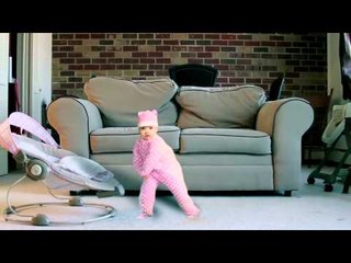 BABY DANCES GANGNAM STYLE