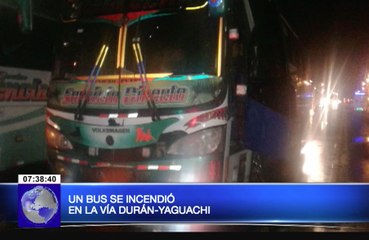Un bus se incendió en la vía Durán-Yaguachi