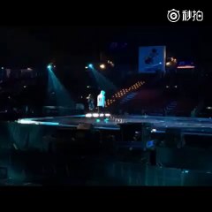 Taeyeon diễn tập song ca See You Again cùng Wiz Khalifa