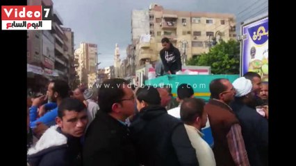 طوابير المواطنين فى طنطا على سيارات السكر المدعم
