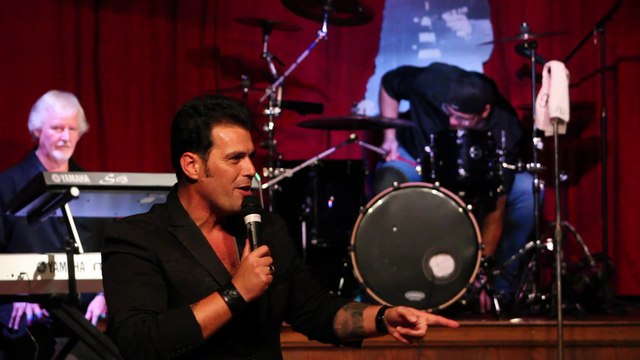 Franz Goovaerts, Benjamin & Ronnie McDowell Band perform 'Suspicious Minds' Elvis Week 2016