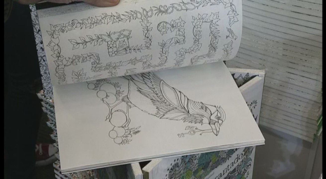 El arte de colorear mandalas se apodera de la FIL de Guadalajara