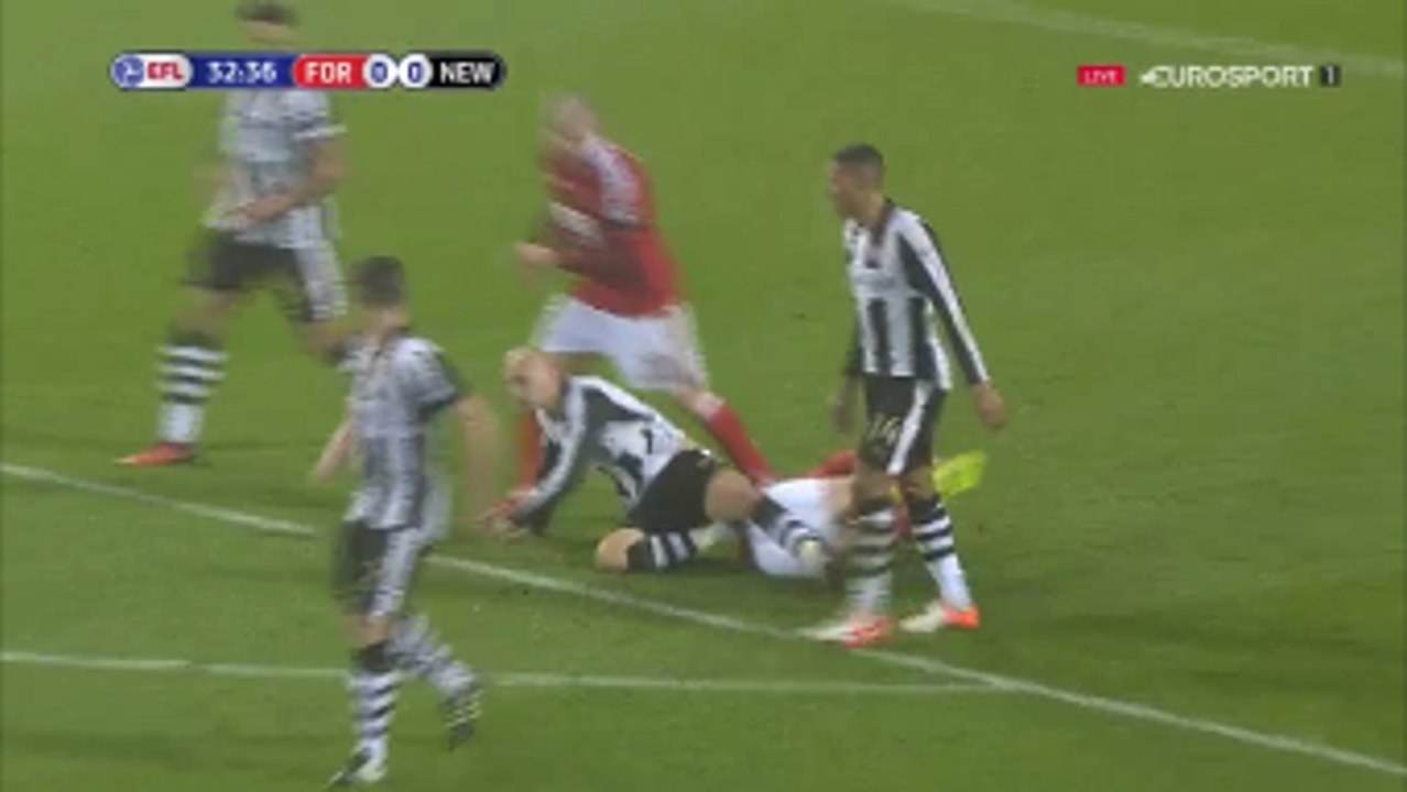 Jonjo Shelvey Red Card For Off The Ball Kick vs Nottingham!