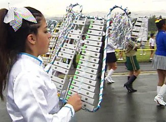 Desfile estudiantil en homenaje a Quito