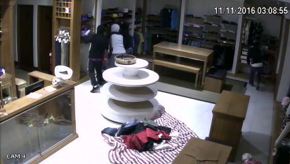 Au brésil - Un vol en 2min d'un magasin de vêtements