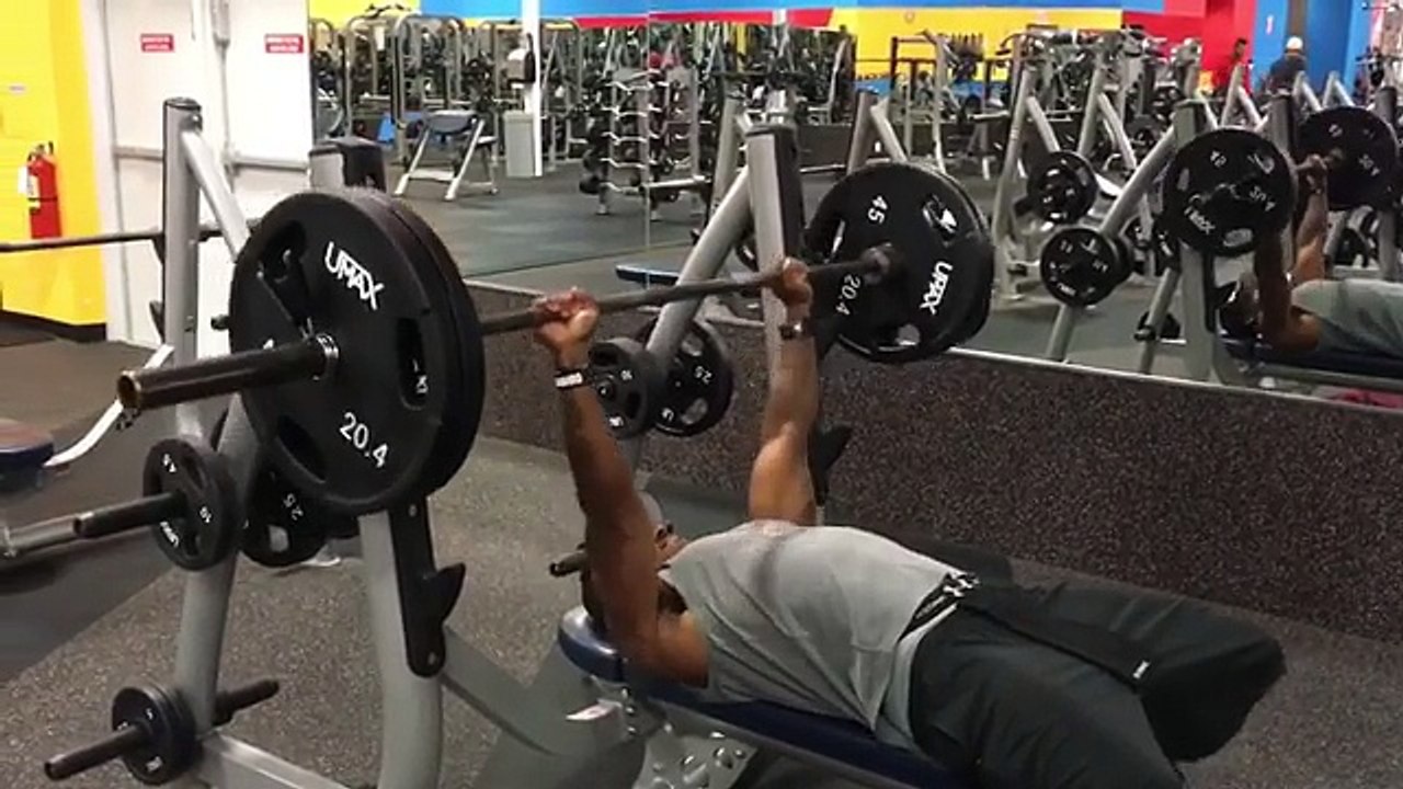 Flat Barbell Bench Press - Exercise Guide And Video