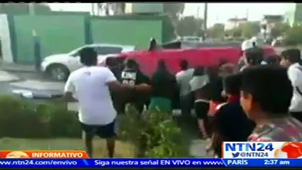 Peruanos se enfrentan a la policía por falso rumor sobre hombres que asesinaban niños para vender sus órganos