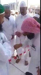 Masjid Nabvi Main Taveez Pehne is Madni Bhai Ke Saath Kia Hua..? Dekhen