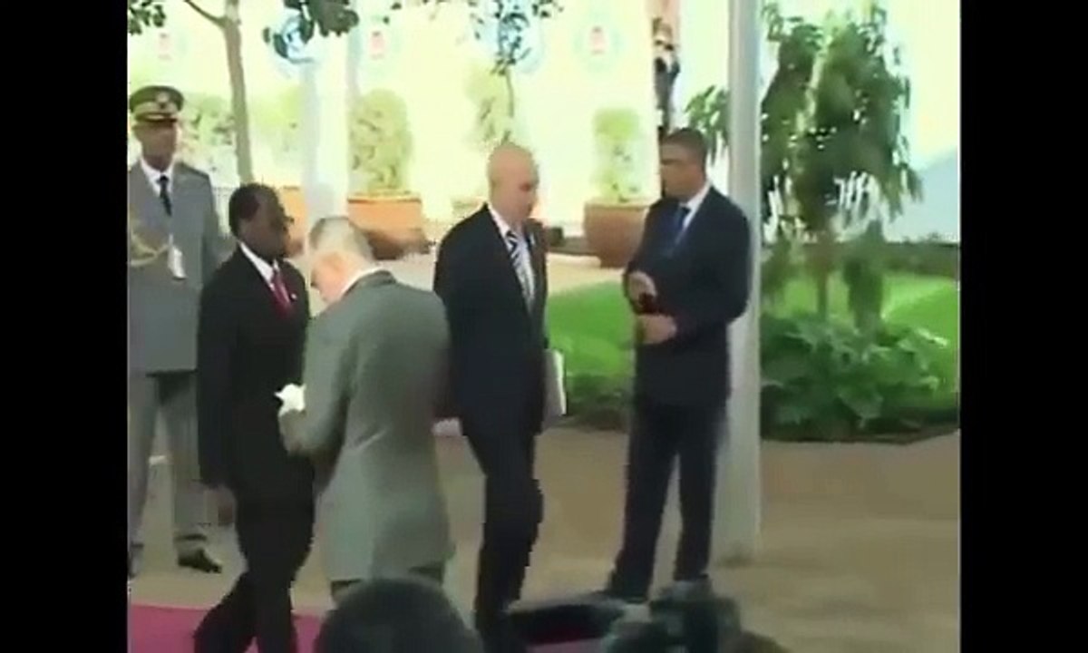 MUGABE REPOND A MOHAMED VI