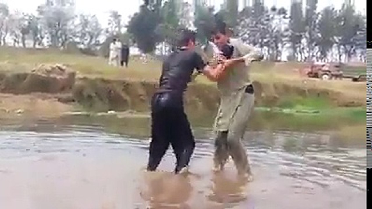 pashto funny wrestling پٹھانوں کی یہ ریسلنگ دیکھ کر آپ اصلی ریسلنگ بھول جائینگے