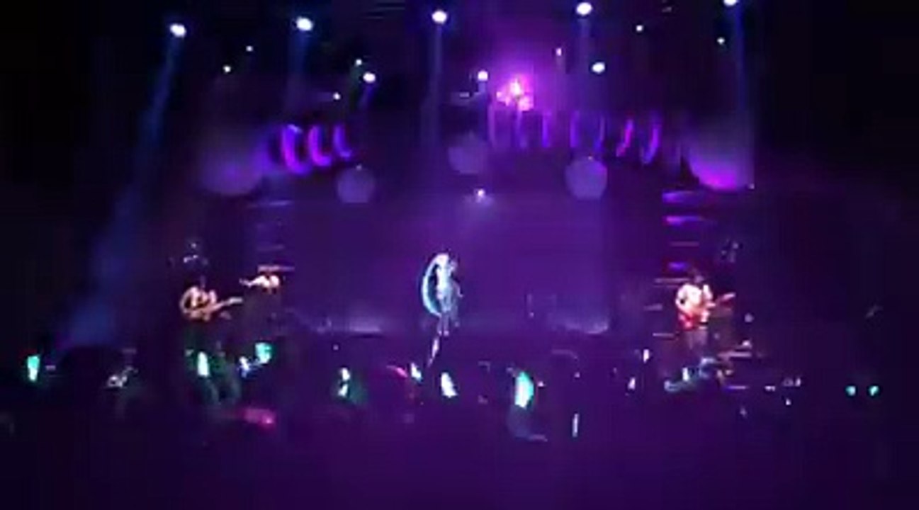 OMG!!! ANAMANAGUCHI came out for Miku's encore and played their song "Miku feat. Hatsune Miku" from the MIKU EXPO 2016