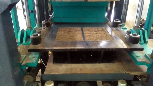 Solid Concrete Block Making Machine