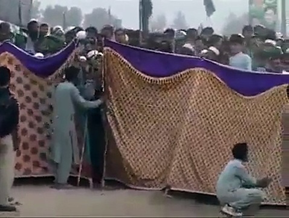 see how much Starvation in Pakistan |भुक्कड़ पाकिस्तान kitani bhukhmari hai prove ho jayagai .