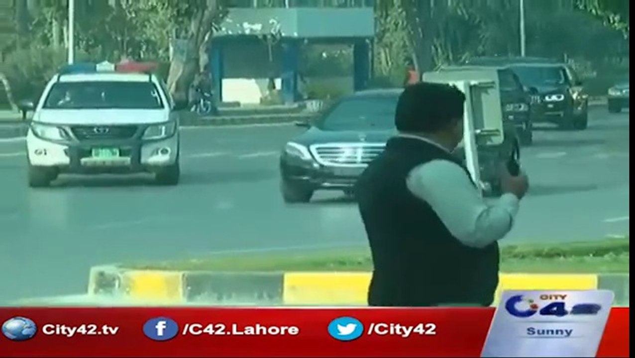 Watch Security convoy escorting Hussain Nawaz and Qatri Royal family