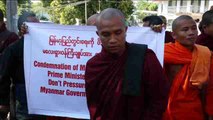 El conflicto rohinyá provoca una protesta de monjes budistas birmanos ante la embajada de Malasia