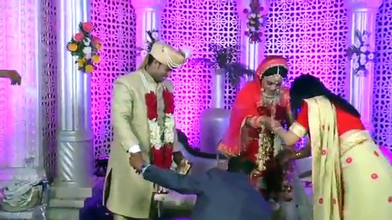 शादी समारोह में जाने वाले जरूर देखें यह वीडियो, जलेगी दिमाग की बत्ती