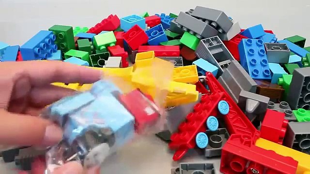 Vídeo de JUGUETES para Niños Juegos con Thomas y amigos tren.