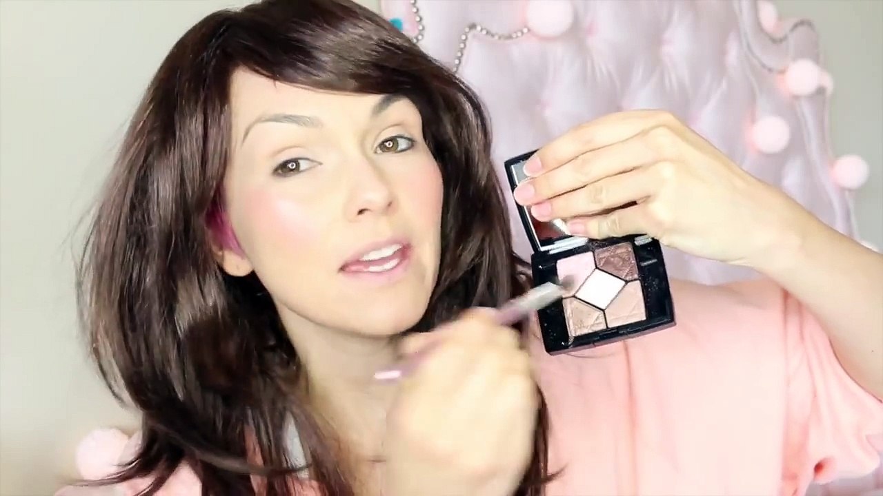 How To Look Younger With Make-Up