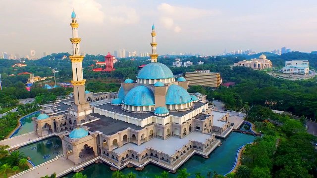 Masjid Wilayah Persekutuan (The Federal Territory Mosque) Masjid Wilayah Persekutuan is located in Kuala Lumpur, Malaysia